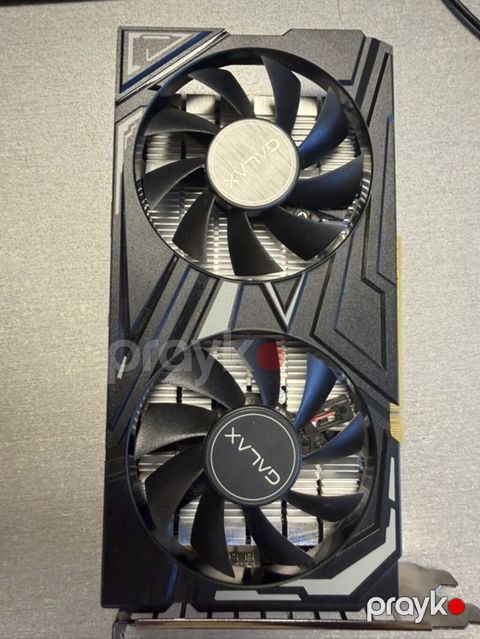 Galax GeForce GTX videokart - İki böyük soyuducu fan və alüminium — Saray