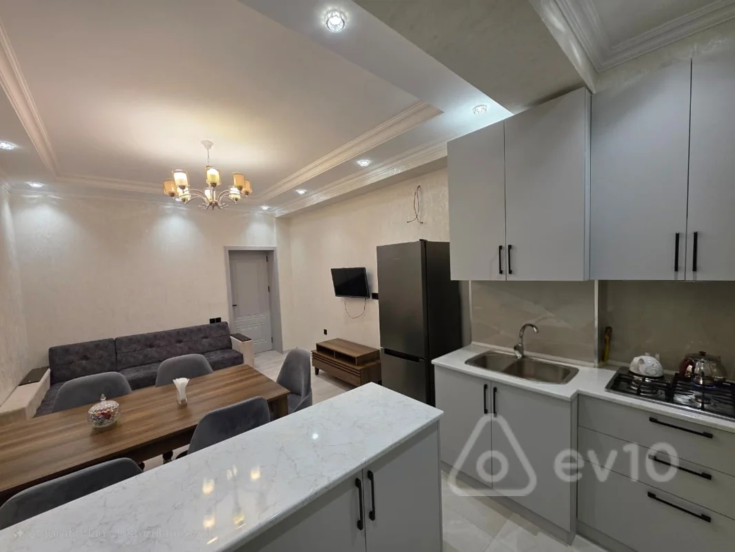 3 otaqlı mənzil, 80 m², Abbas Mirzə Şərifzadə Küçəsi — kirayə — Bakı