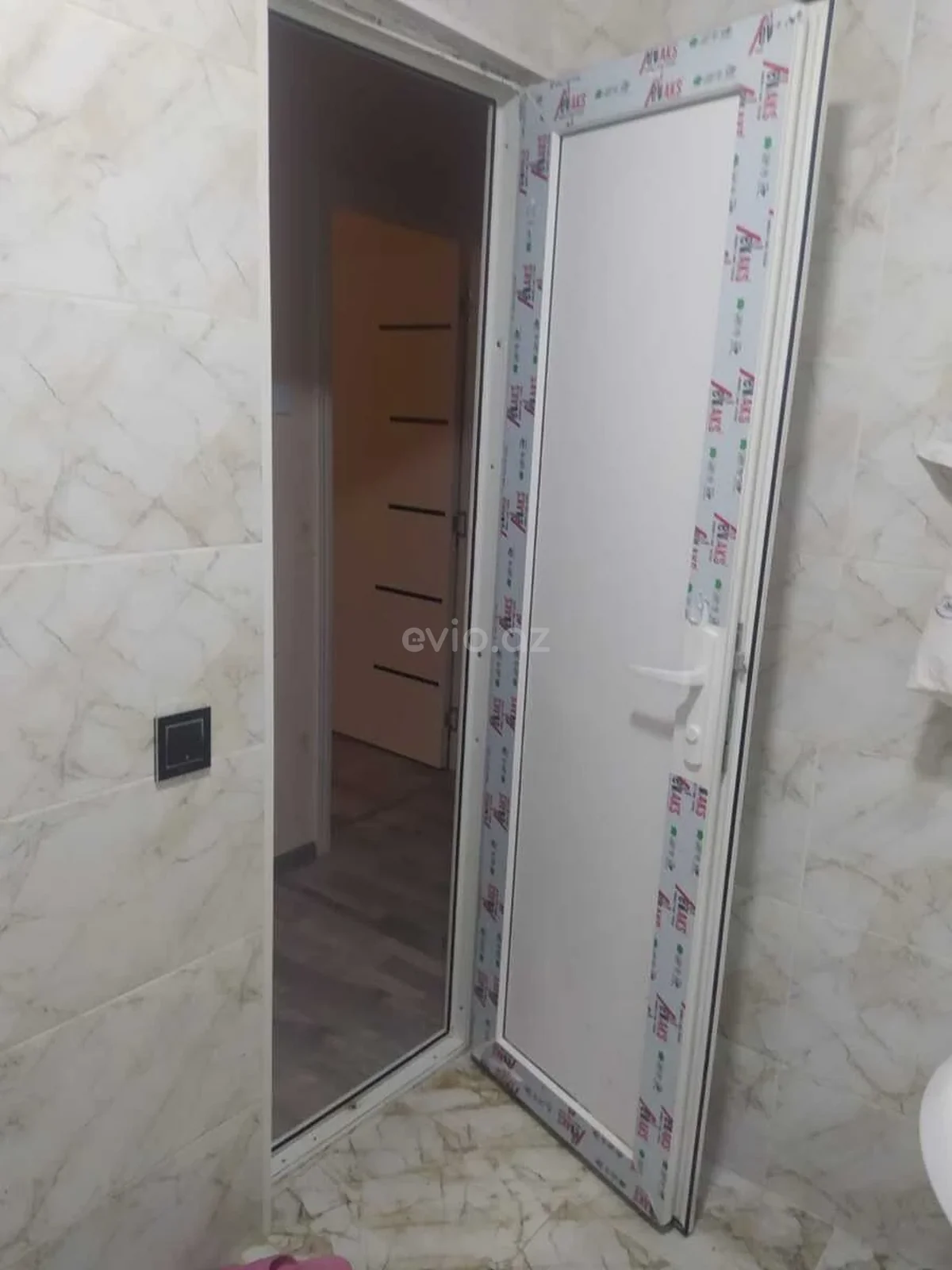 Kirayə 3 otaqlı mənzil Neftçilər metrosu yaxınlığında — Mənzil, Bakı (8)