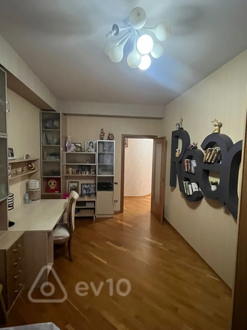 4 otaqlı mənzil, 185 m², 28 may metrosu — kirayə — Bakı