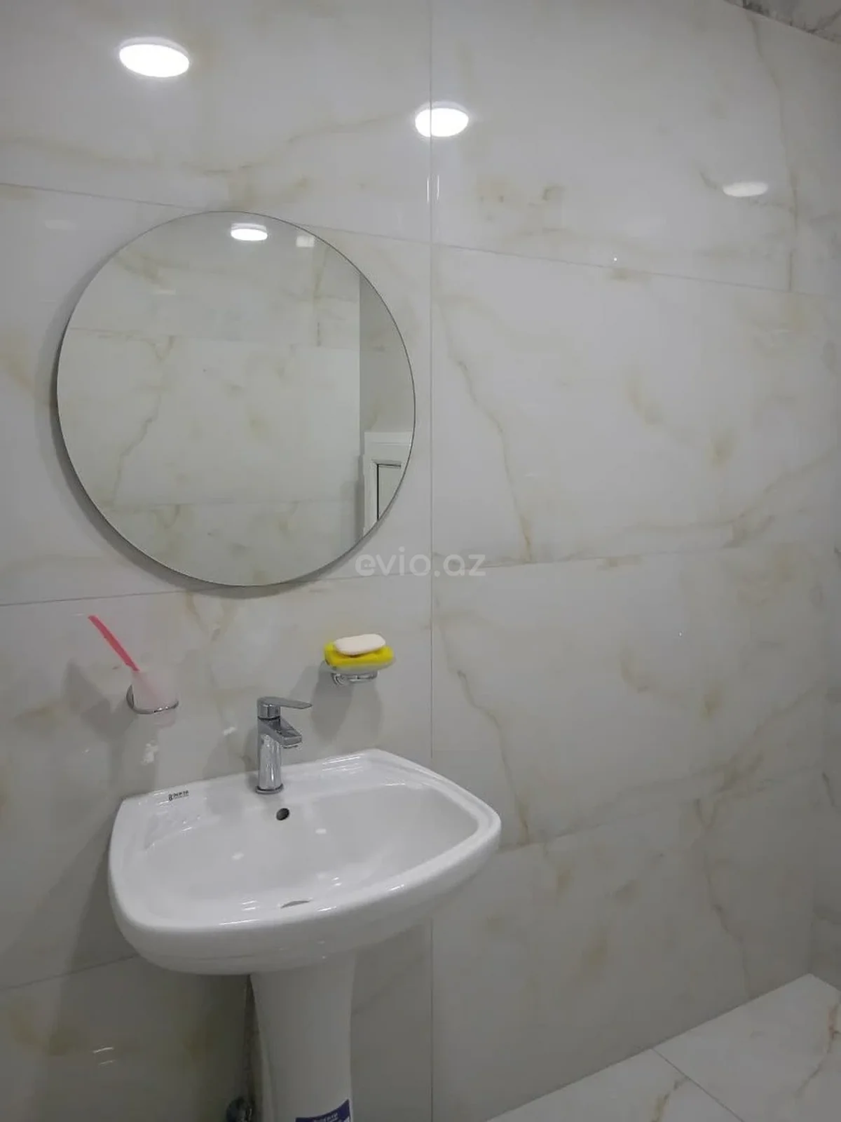 Kirayə 1 otaqlı mənzil Xalqlar Dostluğu metrosu yaxınlığında — Mənzil, Bakı (6)