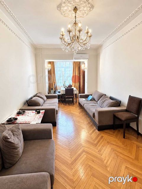 Satılır 3 otaqlı köhnə tikili 87 m² — Bakı