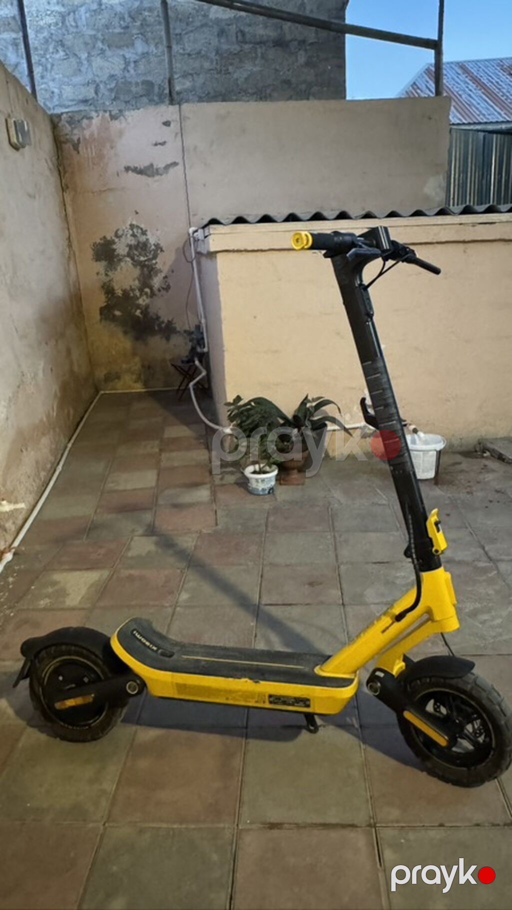 Xiaomi elektrik skuter - Rəng: sarı-qara - Geniş və sürüşməyən ayaq — Skuterlər, Salyan (7)