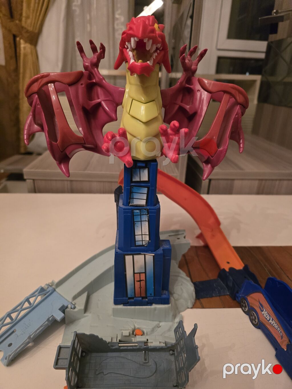 Hotwheels oyun yolu və bir dənə maşın. maşınları əjdahanın qarnına — Oyuncaq nəqliyyatı, Bakı (2)