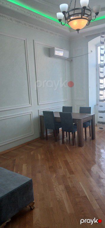 Satılır 2 otaqlı köhnə tikili 70 m² — Bakı