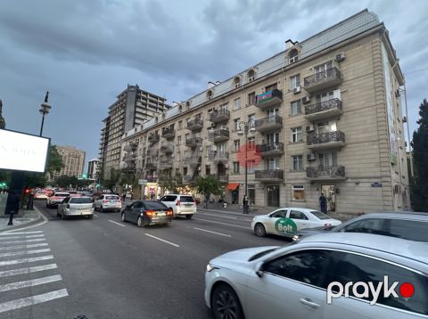 Satılır 3 otaqlı köhnə tikili 80 m² — Bakı