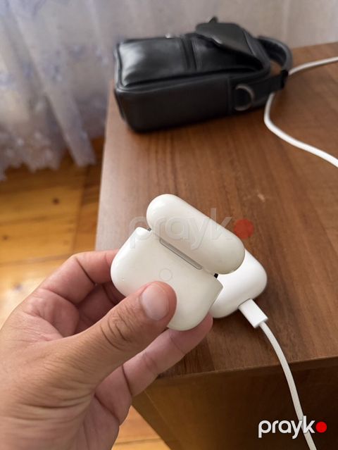 Air pods 3 Orjinal sadəcə qulaqcığın özüdü yenisini aldım deyə — Gəncə