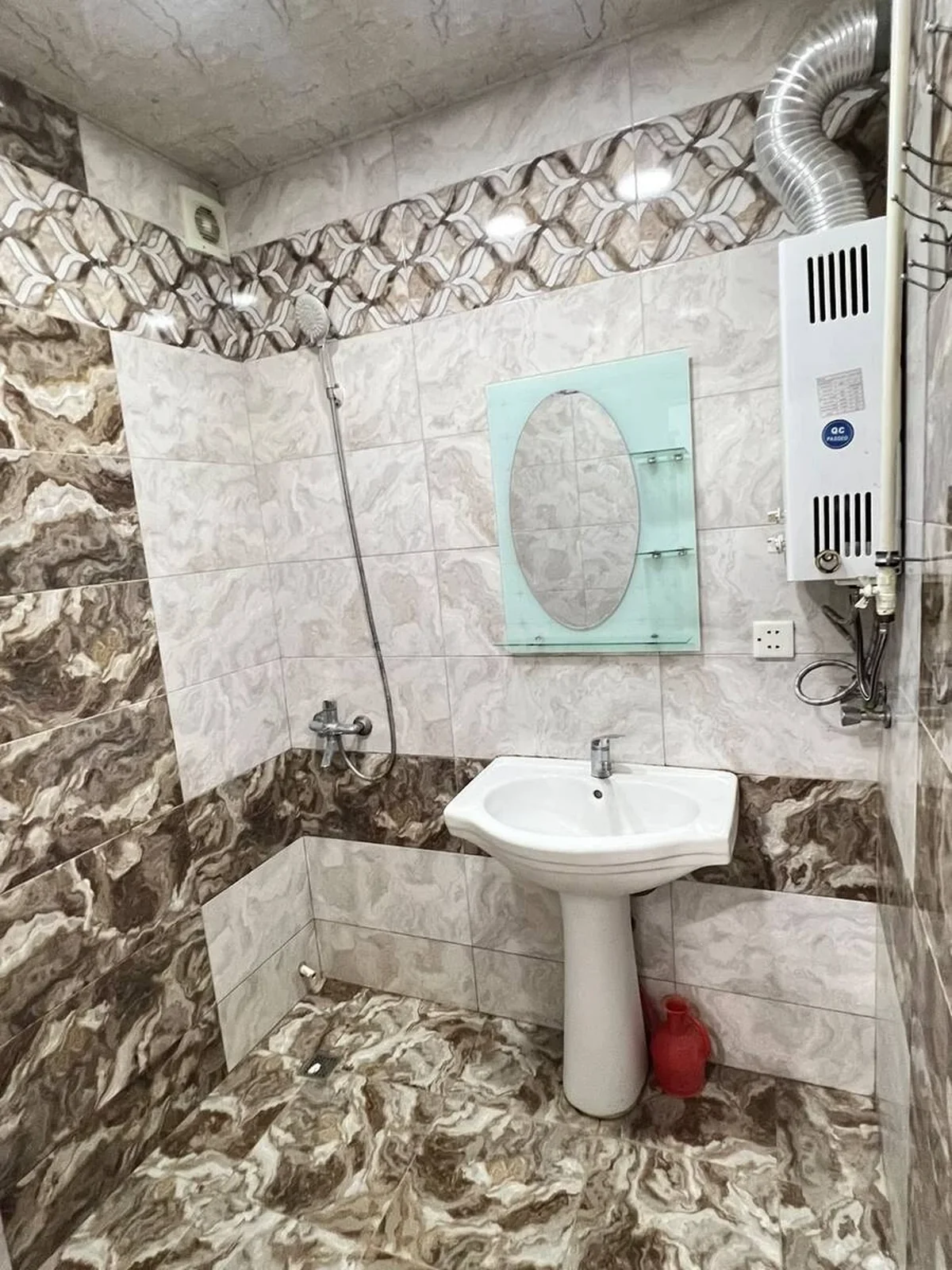 Kirayə 2 otaqlı mənzil Xalqlar Dostluğu metrosu yaxınlığında — Mənzil, Bakı (5)