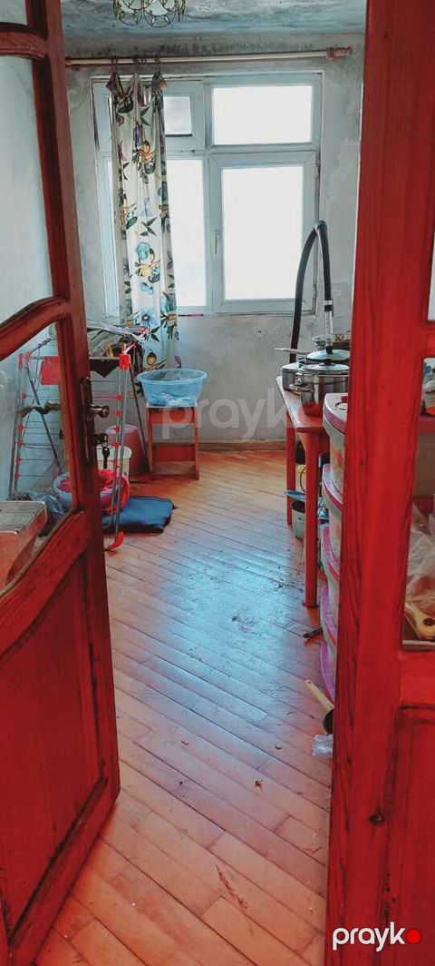 Satılır 4 otaqlı köhnə tikili 70 m² — Bakı