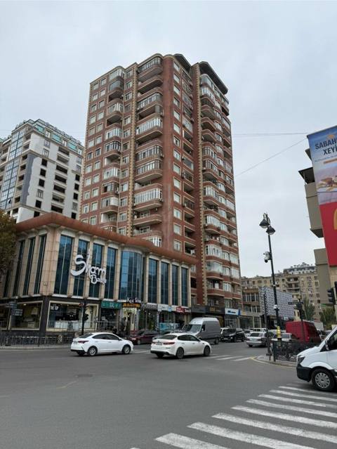 Səbail rayonunda teymur elçin küçəsində iri sahəli çıxarışlı — 11 997 ₼ · Baku, Nərimanov · Əmlak Səbail rayonunda teymur elçin küçəsində iri sahəli çıxarışlı — Baku