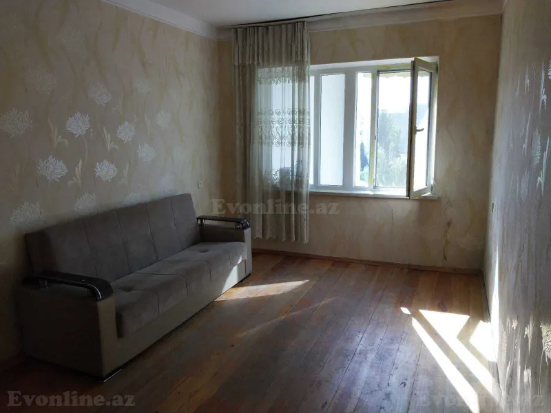 Satılır 2 otaqlı Mənzil Köhnə tikili 50 m² Bakı, Binəqədi r., Azadlıq prospekti m., 8-ci mikrorayon