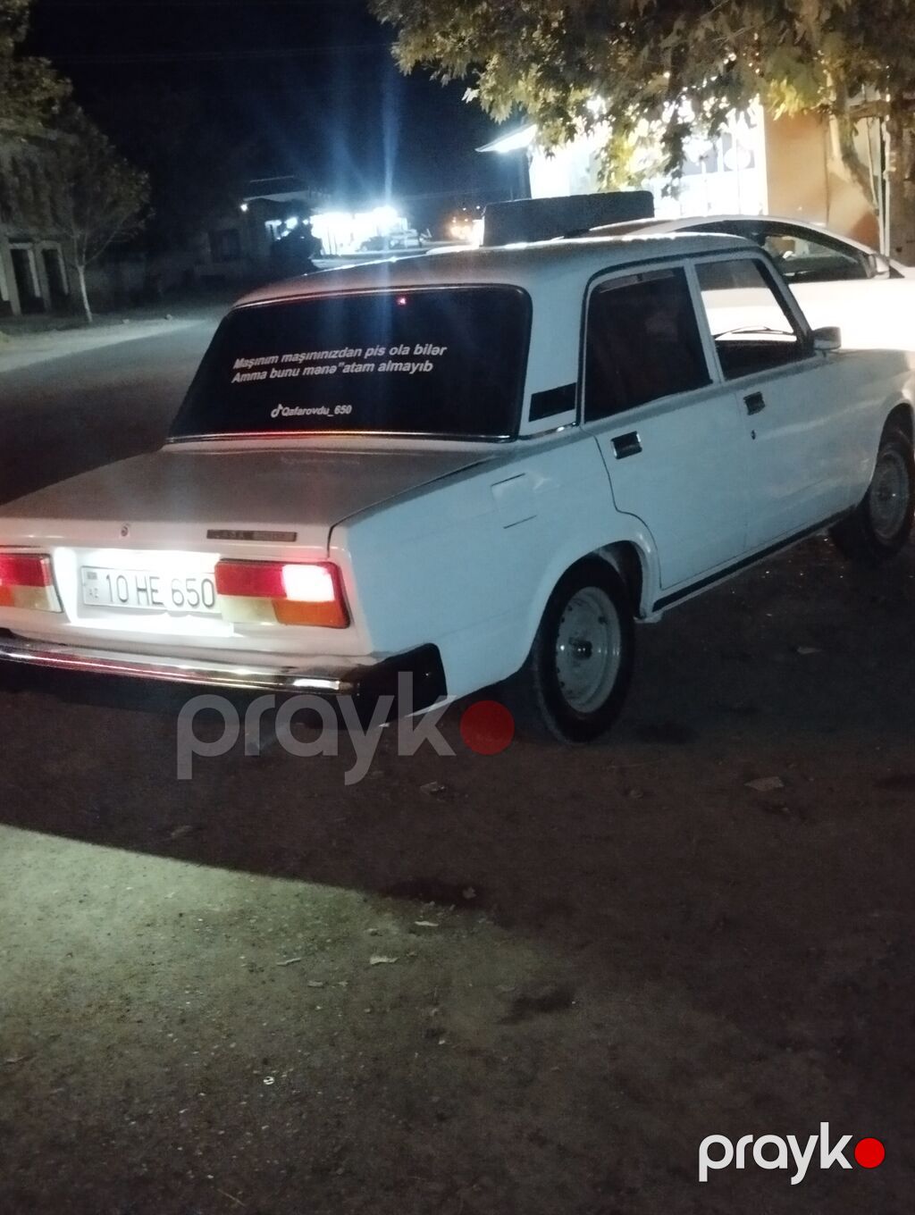 VAZ 2107 sedan – ağ rəng, arxa ötürmə, 4 qapılı klassik gövdə. Nömrə — Avtomobillər, Goranboy (2)