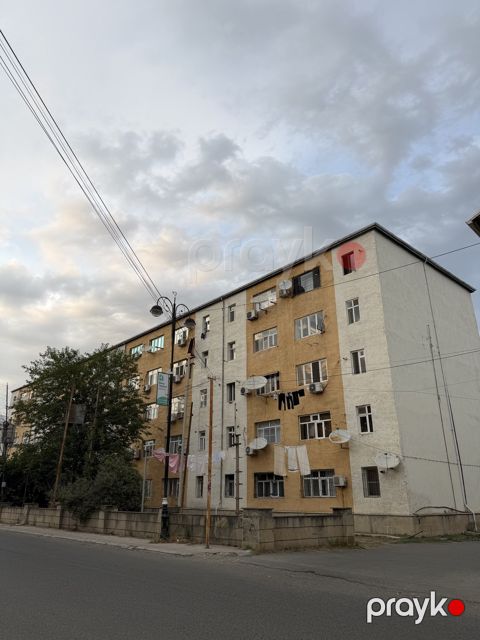 Satılır 2 otaqlı köhnə tikili 62 m²