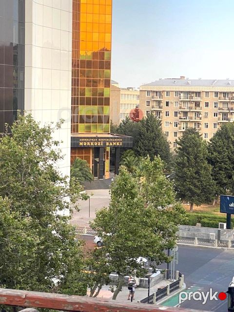Satılır 2 otaqlı köhnə tikili 71 m² — Bakı