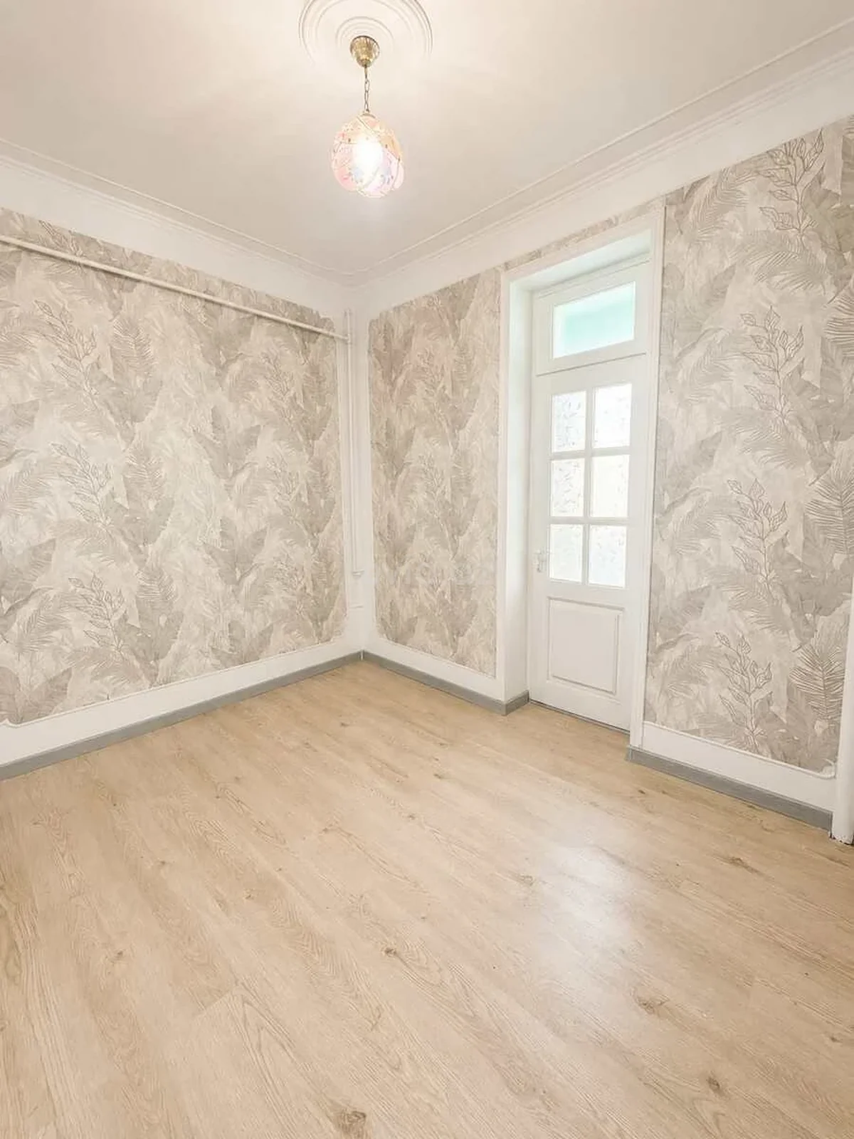2 otaqlı tam təmirli mənzil satılır Qaraçuxur qəsəbəsində — Bakı
