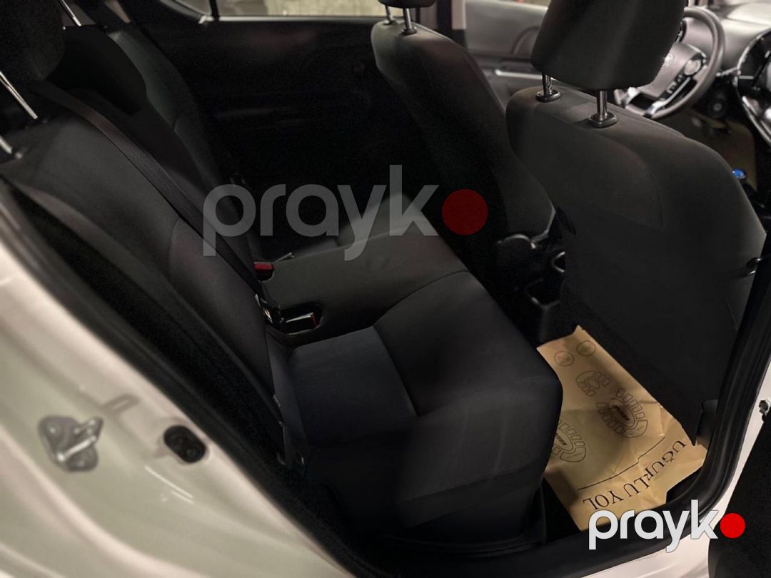 Toyota Aqua icarəsi — Avtomobil icarəsi, Bakı (7)