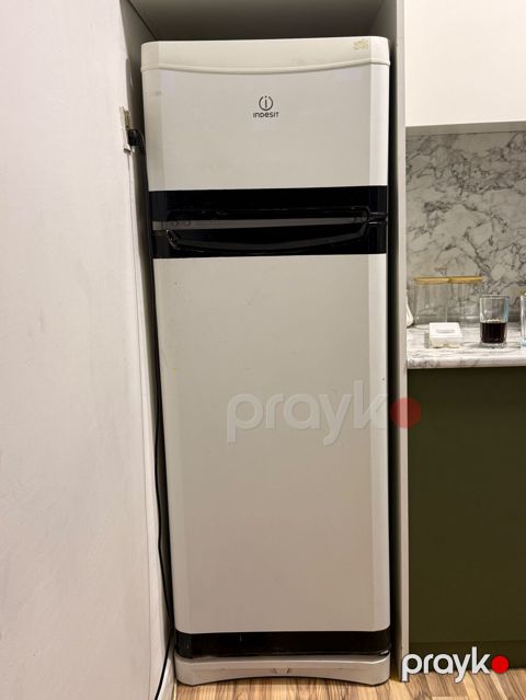 Indesit soyuducu ilə 220₼. İşlək vəziyyətdədir. Ünvan — Bakı