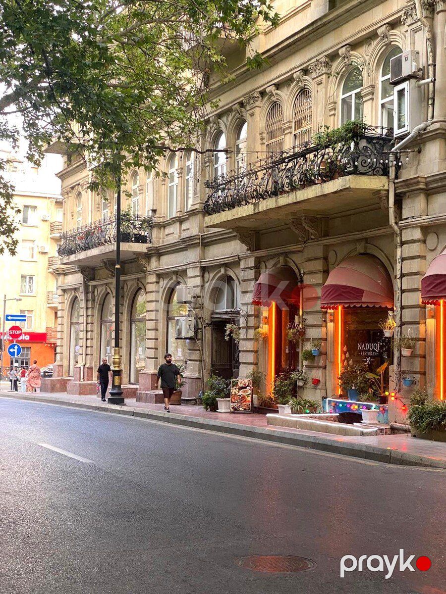 Satılır 2 otaqlı köhnə tikili 71 m² — Mənzil, Bakı (8)