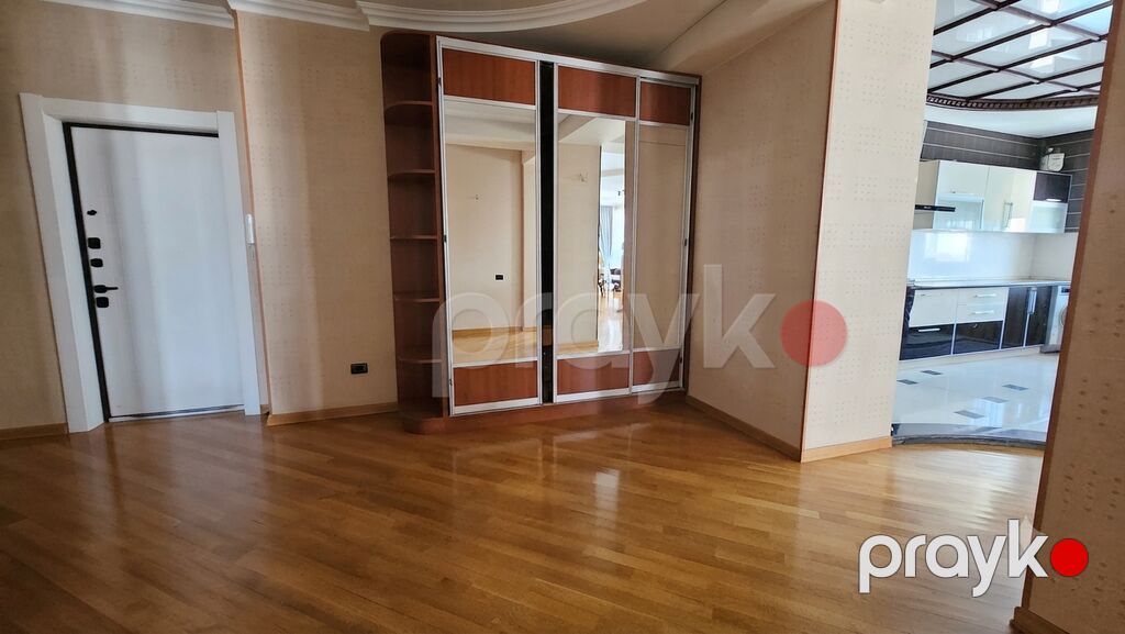 Şəhərin ən prestijli küçələrindən olan Cəfər Xəndan yerləşir Modera — Mənzil, Bakı (10)
