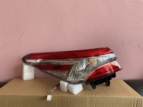 "Toyota Camry 2018" stop işığı — Bakı