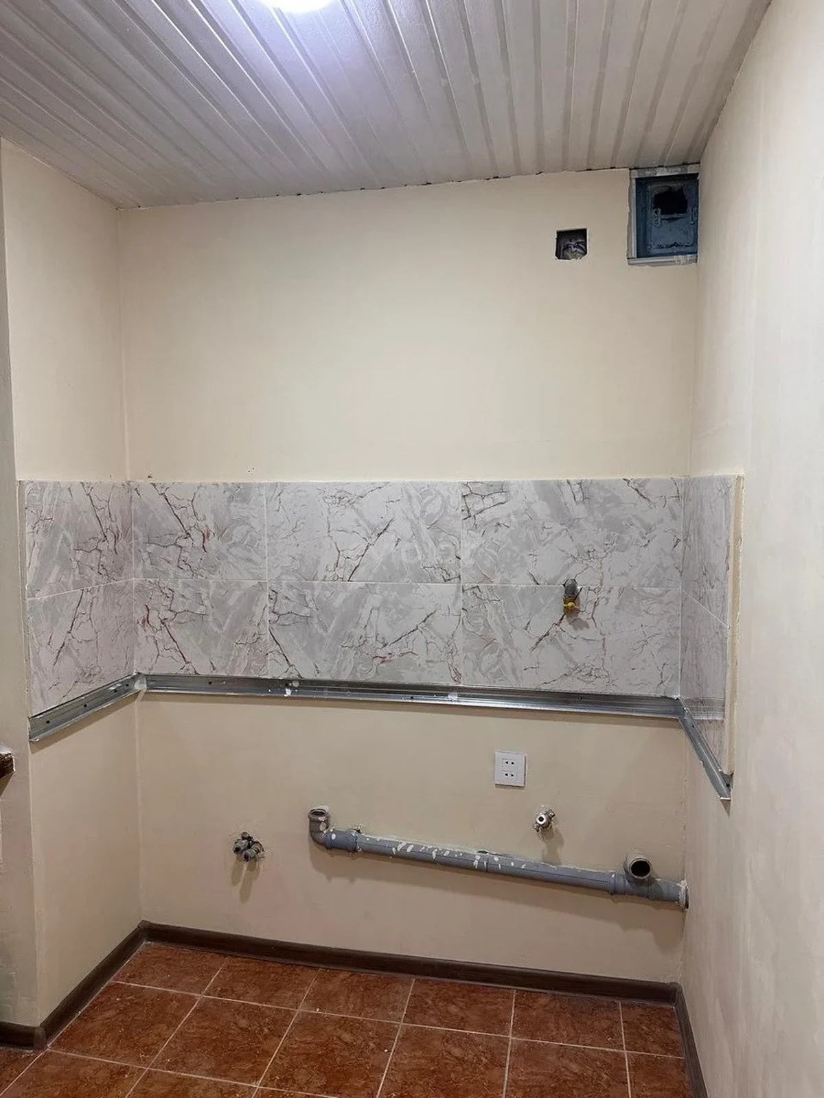 Kirayə 1 otaqlı mənzil Neftçilər metrosu yaxınlığında — Mənzil, Bakı (5)