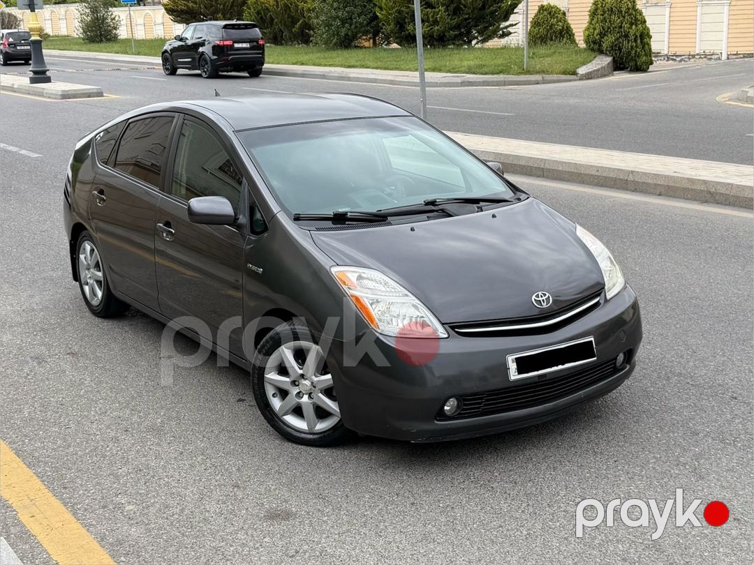 Toyota Prius icarəsi 90-YQ-352 — Avtomobil icarəsi, Bakı (2)