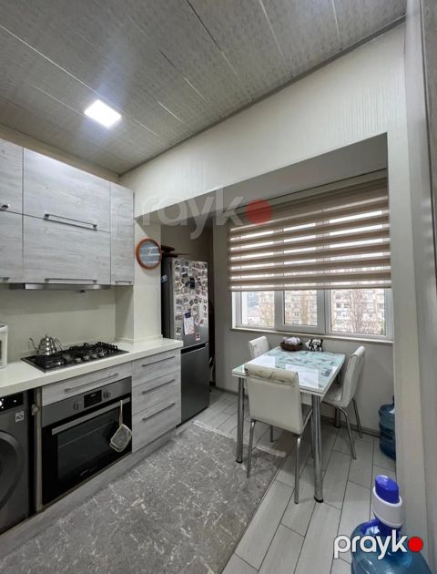 Satılır 2 otaqlı köhnə tikili 70 m² — Bakı