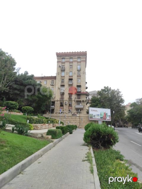 Satış: 2 otaqlı Köhnə tikili, 70 m², Yasamal rayonu — Bakı