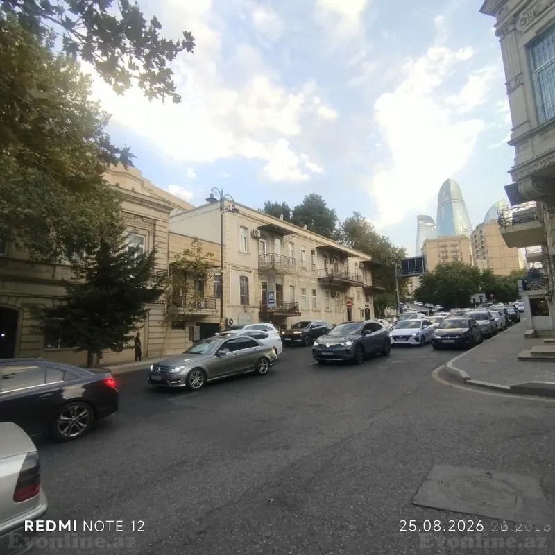 Satılır 2 otaqlı Mənzil Köhnə tikili 50 m² Bakı, Səbail r — Mənzil, Bakı (2)