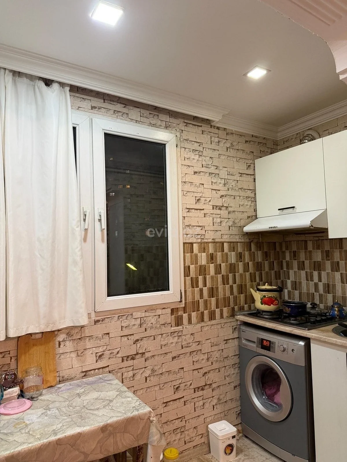 Kirayə 2 otaqlı mənzil Elmlər Akademiyası metrosu yaxınlığında — Mənzil, Bakı (5)