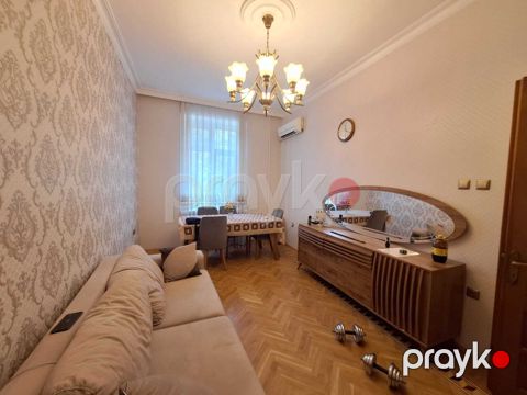 Satılır 2 otaqlı köhnə tikili 65 m² — Bakı