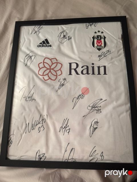 Beşiktaş imzalı forma — Bakı