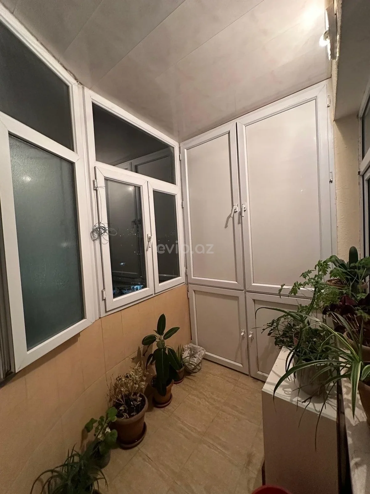 Kirayə 3 otaqlı mənzil İnşaatçılar metrosu yaxınlığında — Mənzil, Bakı (8)