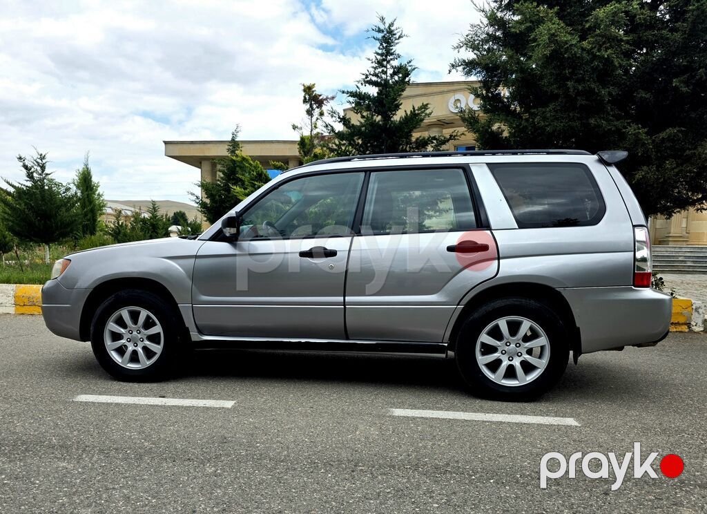 Subaru Forester – gümüşü rəngli, kompakt krossover/SUV Texniki — Avtomobillər, Qobustan (3)