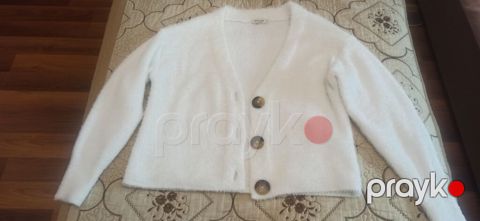 Jaket qadın üçün yaxşı veziyete s l m gedir. firma malıdır. ağ renk — Bakı