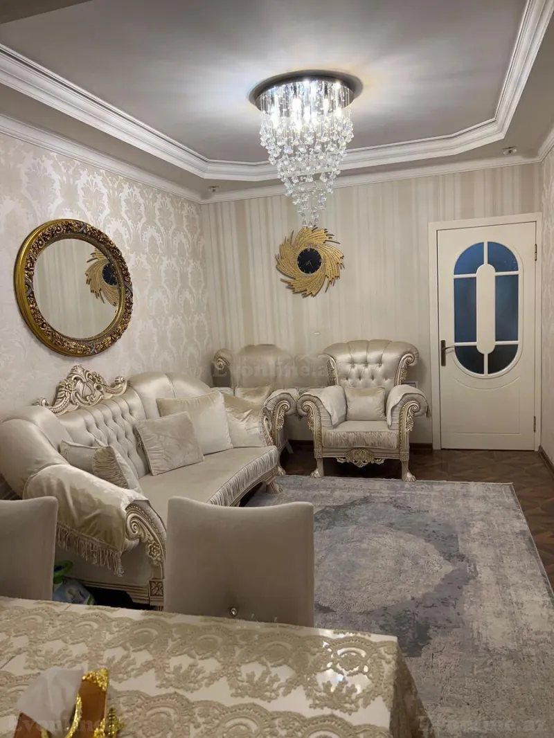 Satılır 3 otaqlı Mənzil Köhnə tikili 70 m² Bakı, Nəsimi r., Memar Əcəmi m., 4-cü mikrorayon