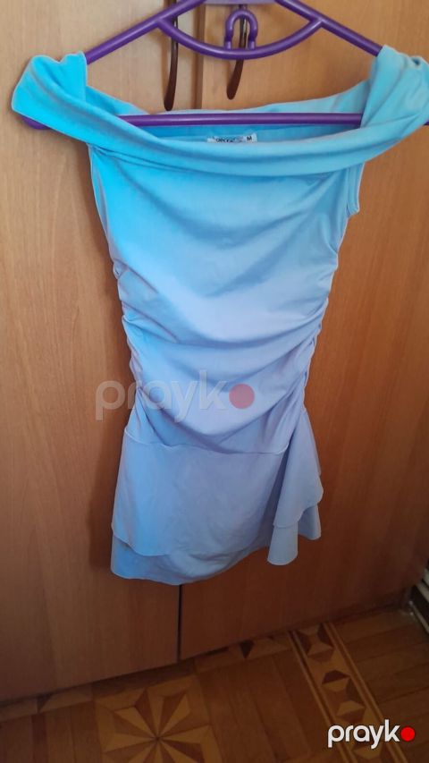 Açıq mavi rəngdə qadın paltarı - Model: çiyinüstü (off-shoulder) — Bakı