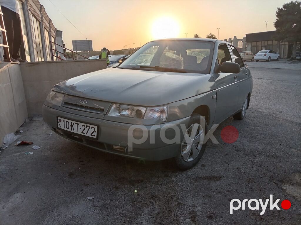 Avtomobil: Sedan, gümüşü rəng Nömrə: 10-KT-272 Xüsusiyyətlər: - Arxa — Avtomobillər, Bakı (5)