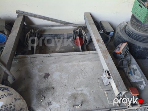 Avtomobil üçün hidravlik platforma/qaldırıcı mexanizm - Yerə — Lənkəran