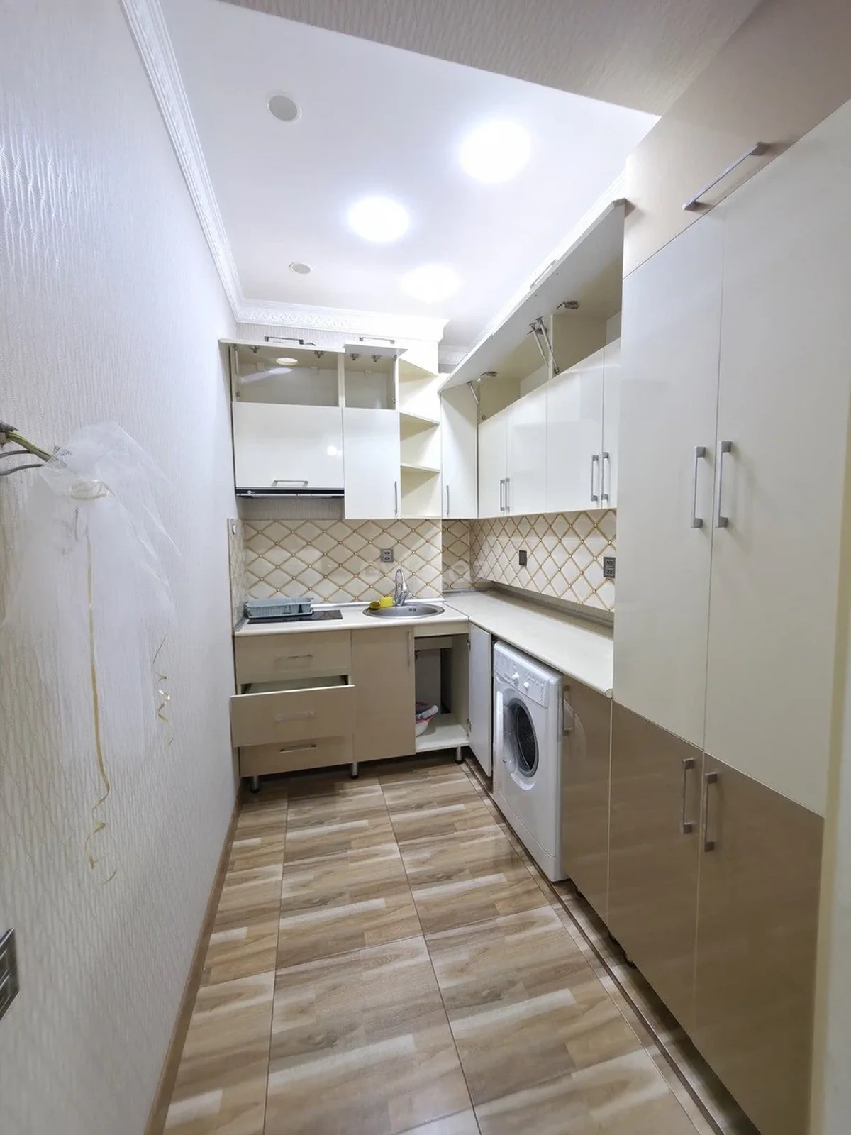 2 otaqlı tam təmirli mənzil satılır Bakıxanov qəsəbəsində — Mənzil, Bakı (8)