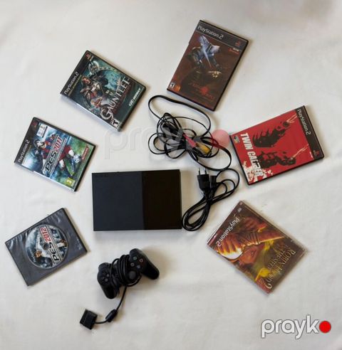 PlayStation 2 oyun konsolu dəsti. Dəstə şəkildə görünən əsas — Bakı