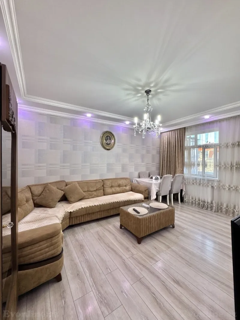 Satılır 4 otaqlı Mənzil Köhnə tikili 110 m² Bakı, Nizami r — Bakı
