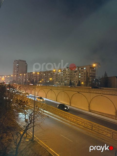 Satılır 5 otaqlı köhnə tikili 120 m² — Bakı