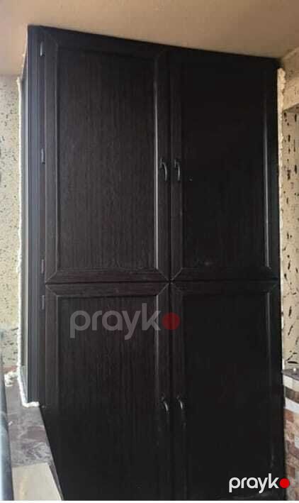 Plastik şkaflarin yığılması — Pəncərələr, qapılar, balkonlar, Bakı (3)