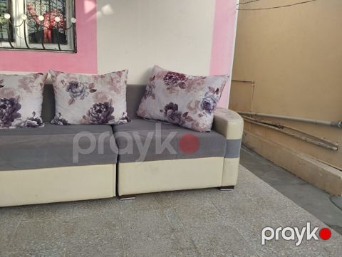 Geniş oturacaqlı, yastıq dəstli divan - Ölçü: təxminən 3 yerlik, uzun — Digah