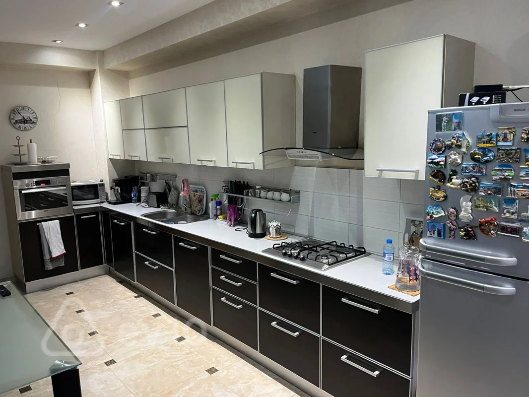 4 otaqlı mənzil, 185 m², 28 may metrosu — kirayə — Mənzil, Bakı (2)
