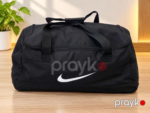 Təmiz orjinal Nike satılır az isdenilib bele qiyməti 160 manatadır — Digah