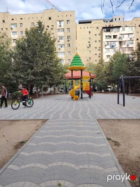 Satılır 2 otaqlı köhnə tikili 65 m² — Bakı