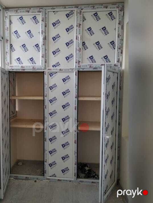 Plastik şkaflarin yığılması — Pəncərələr, qapılar, balkonlar, Bakı (2)