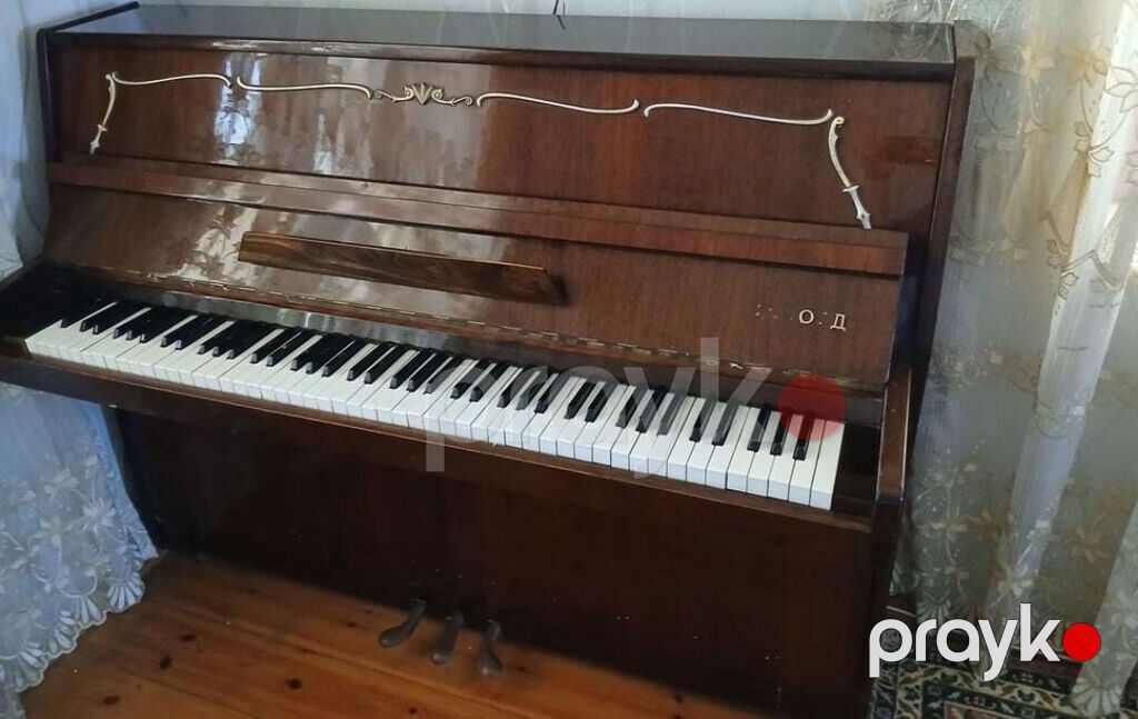 Klassik üslubda şaquli pianino. Tünd qəhvəyi rəngli taxta korpusa — Pianino və digər klaviş alətləri, Bakı (2)